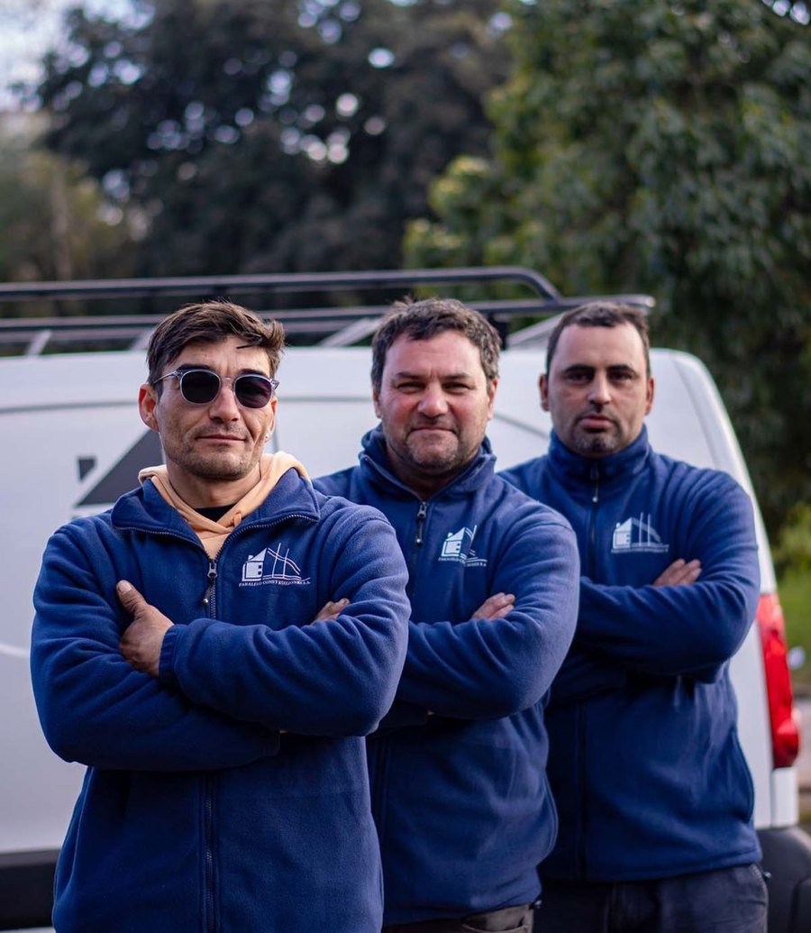 Equipo de Paralelo Construcciones en obra